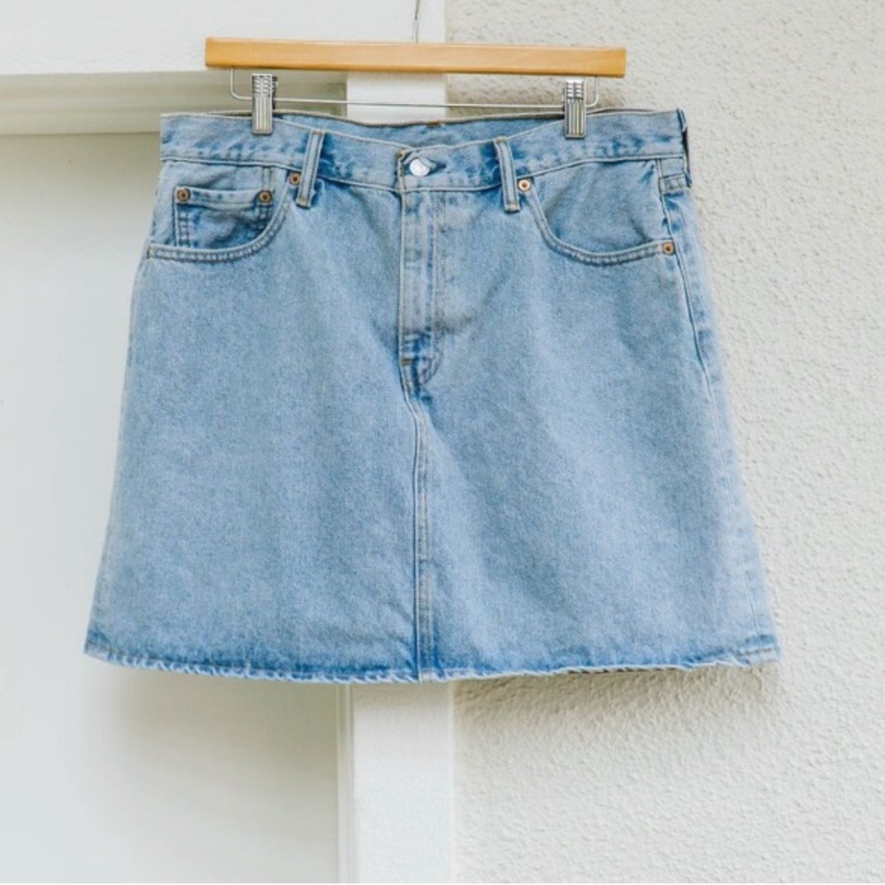 Levi's Light Wash Denim Skirt